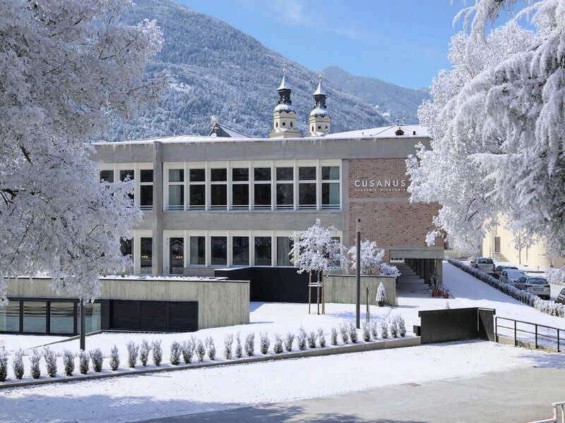 Cusanus Accademia