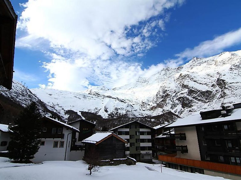 Amor Lodge