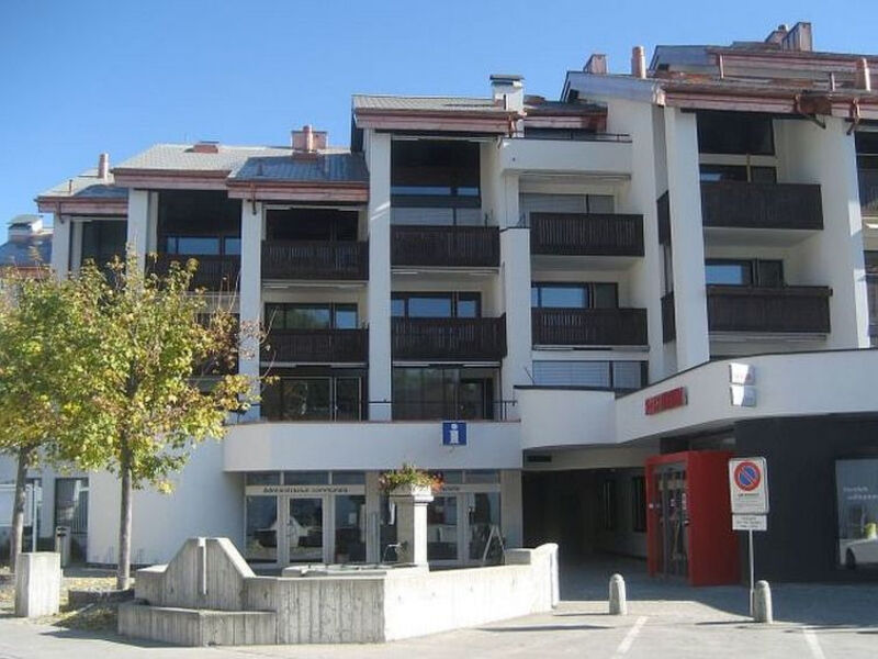 CENTER COMMUNAL / Herrmann