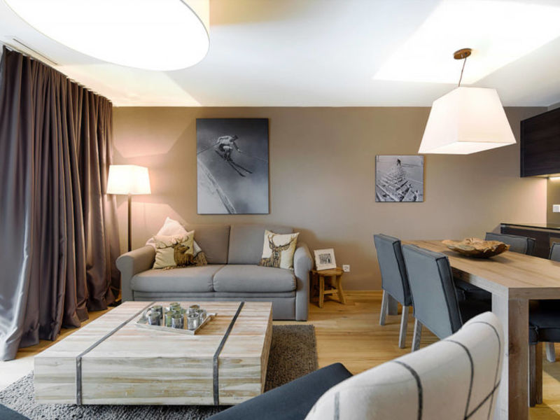 Peaks Place (LAX370)